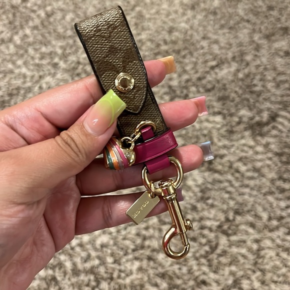 Coach Trigger Snap Keychain - Picture 2 of 4